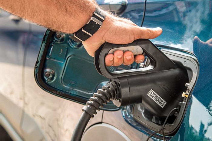 Mahindra XUV400 vs Tata Nexon EV comparison: Challenger to the crown